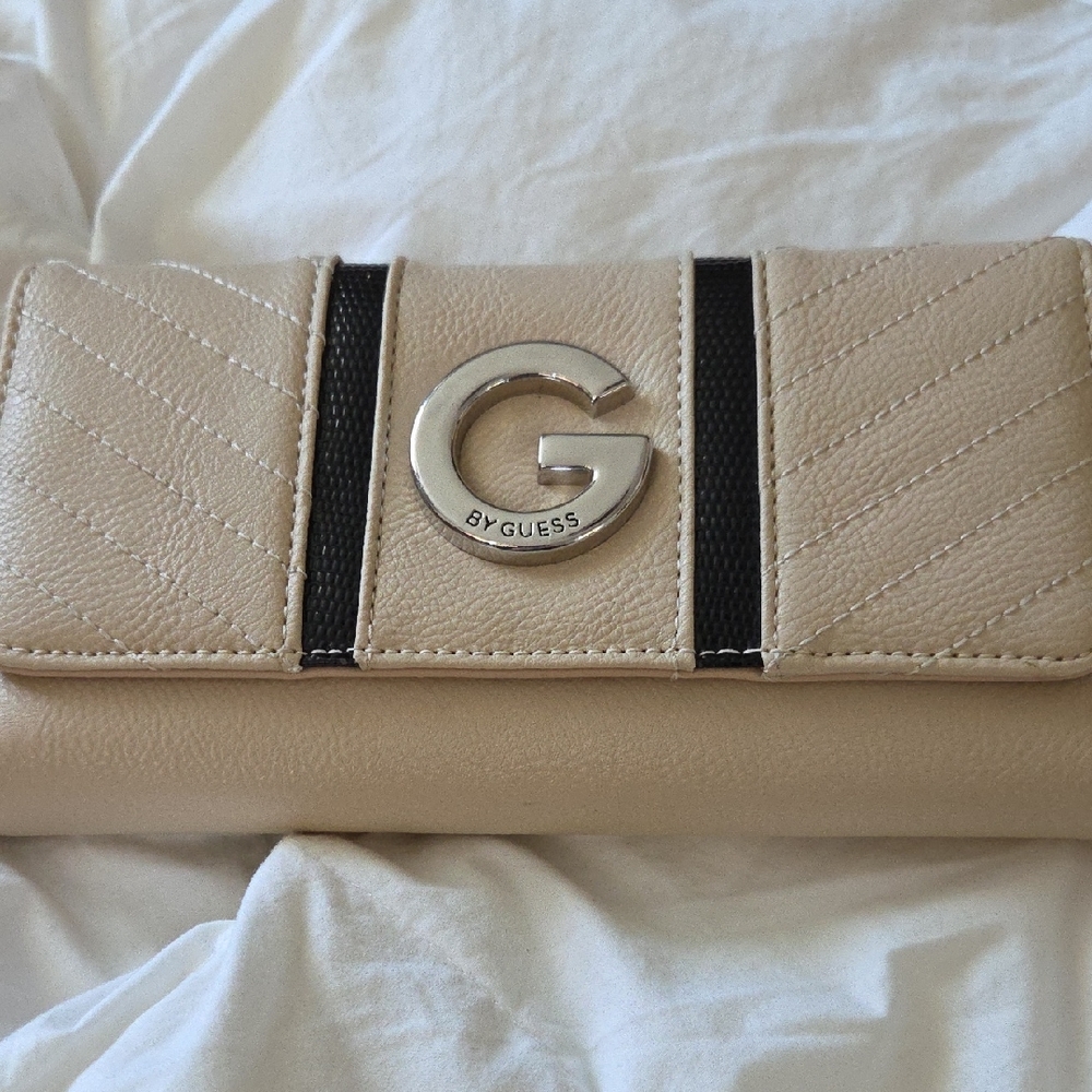 💖Guess Tan Wallet with Black Details